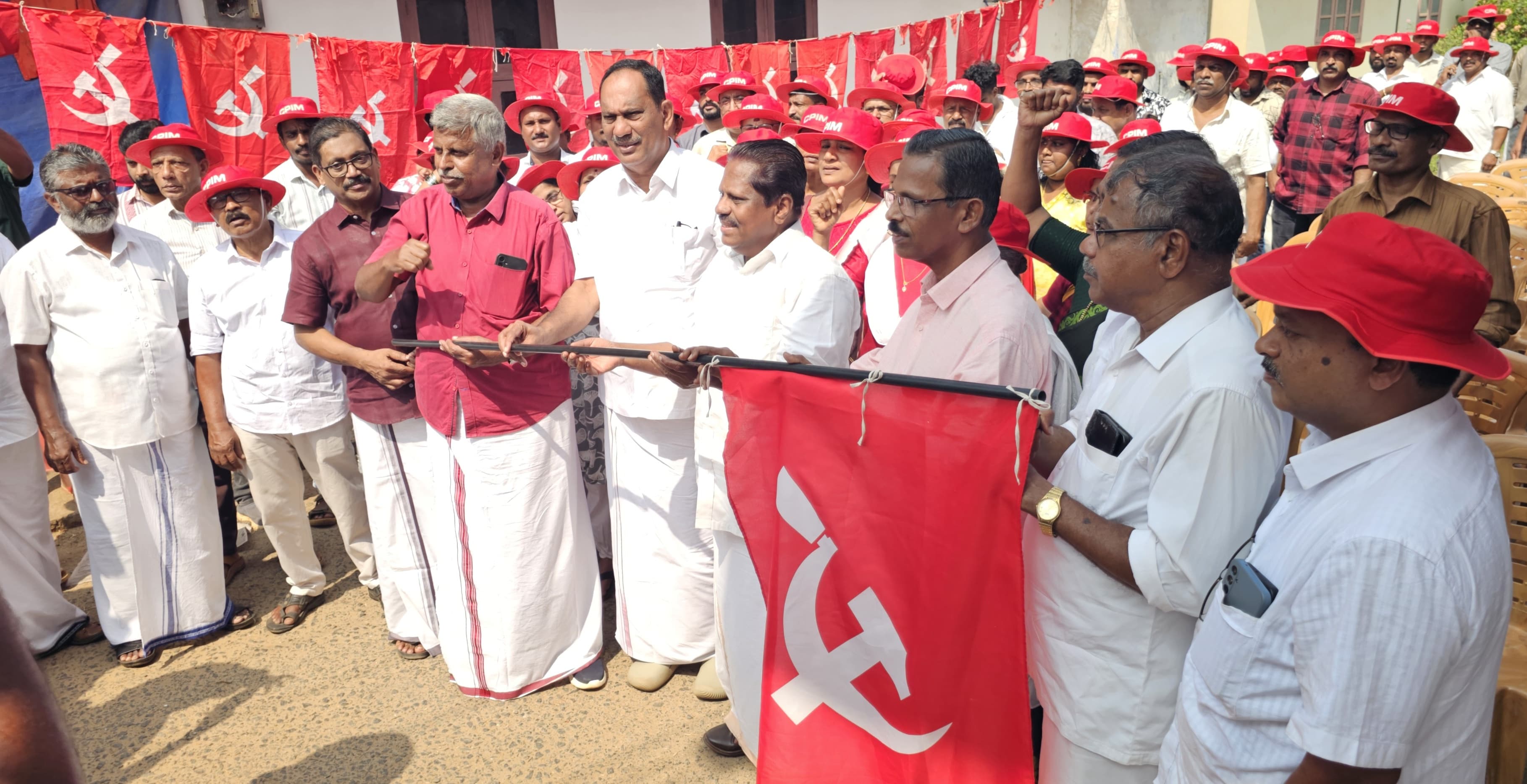 പുതുച്ചേരി സർക്കാരിൻ്റെ അവഗണനക്കെതിരെ സി.പി.എം ജനമുന്നേറ്റ ജാഥ നടത്തി