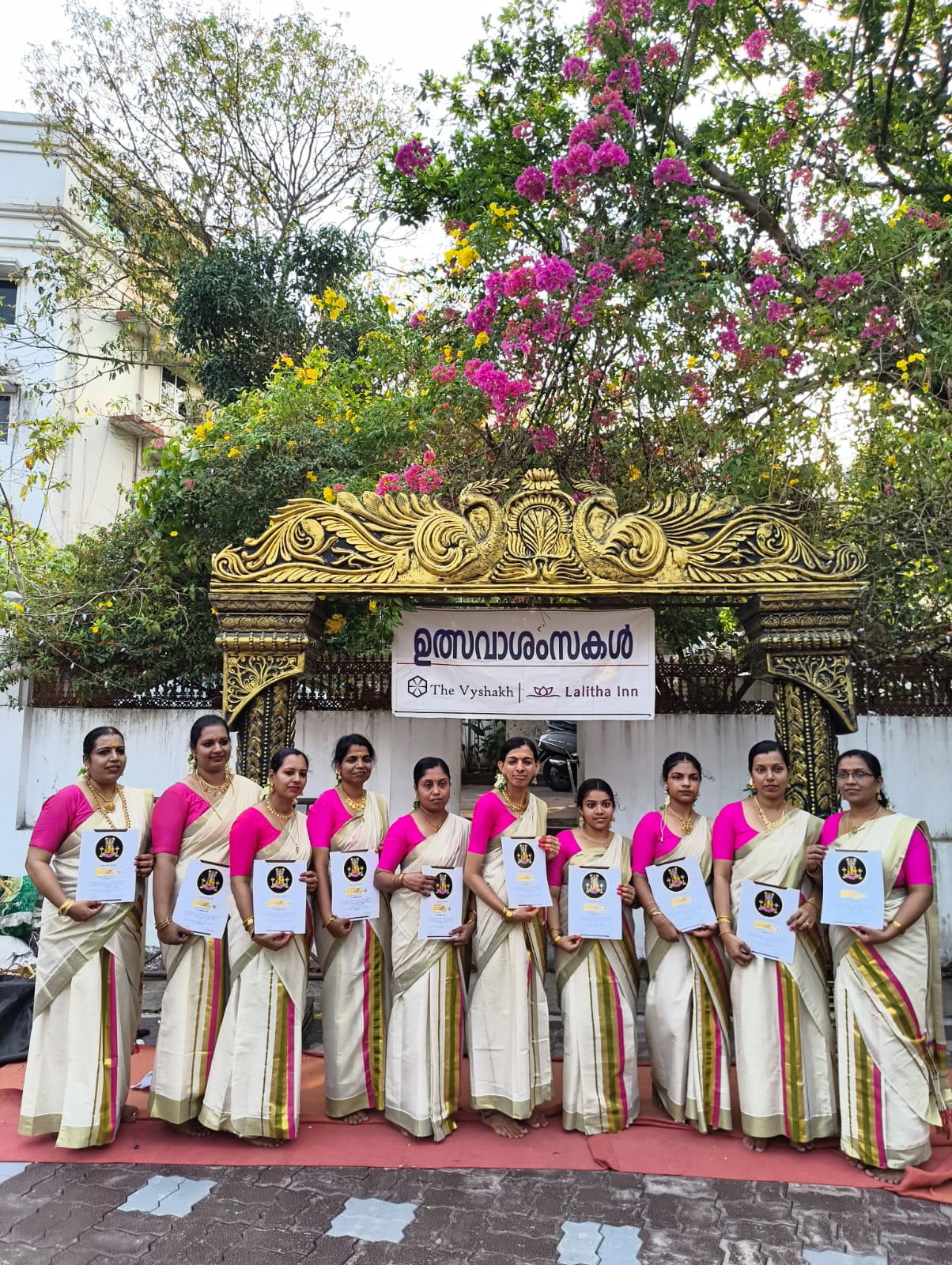 കണ്ണൻ്റെ വൃന്ദാവനത്തിലെ ഗോപികമാരായി ചാലക്കരയിലെ വനമാല ടീം