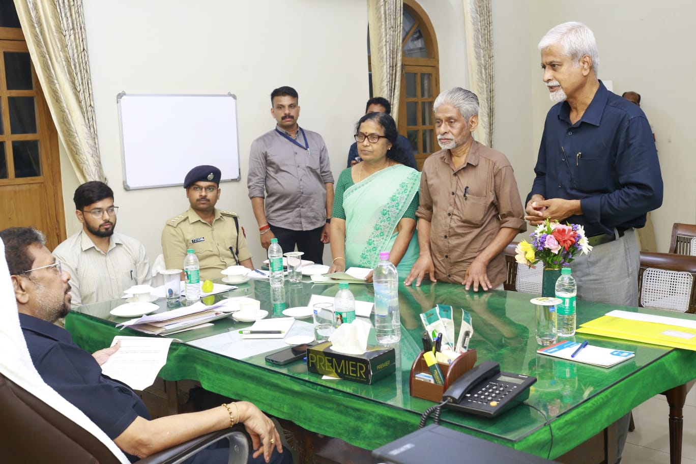 *മാഹി റെയിൽവേ സ്റ്റേഷൻ വികസനത്തിന് ഇടപെടൽ:*  *ലെഫ്റ്റനന്റ് ഗവർണറെ കണ്ടു ജനപ്രതിനിധിയടങ്ങിയ സംഘം*