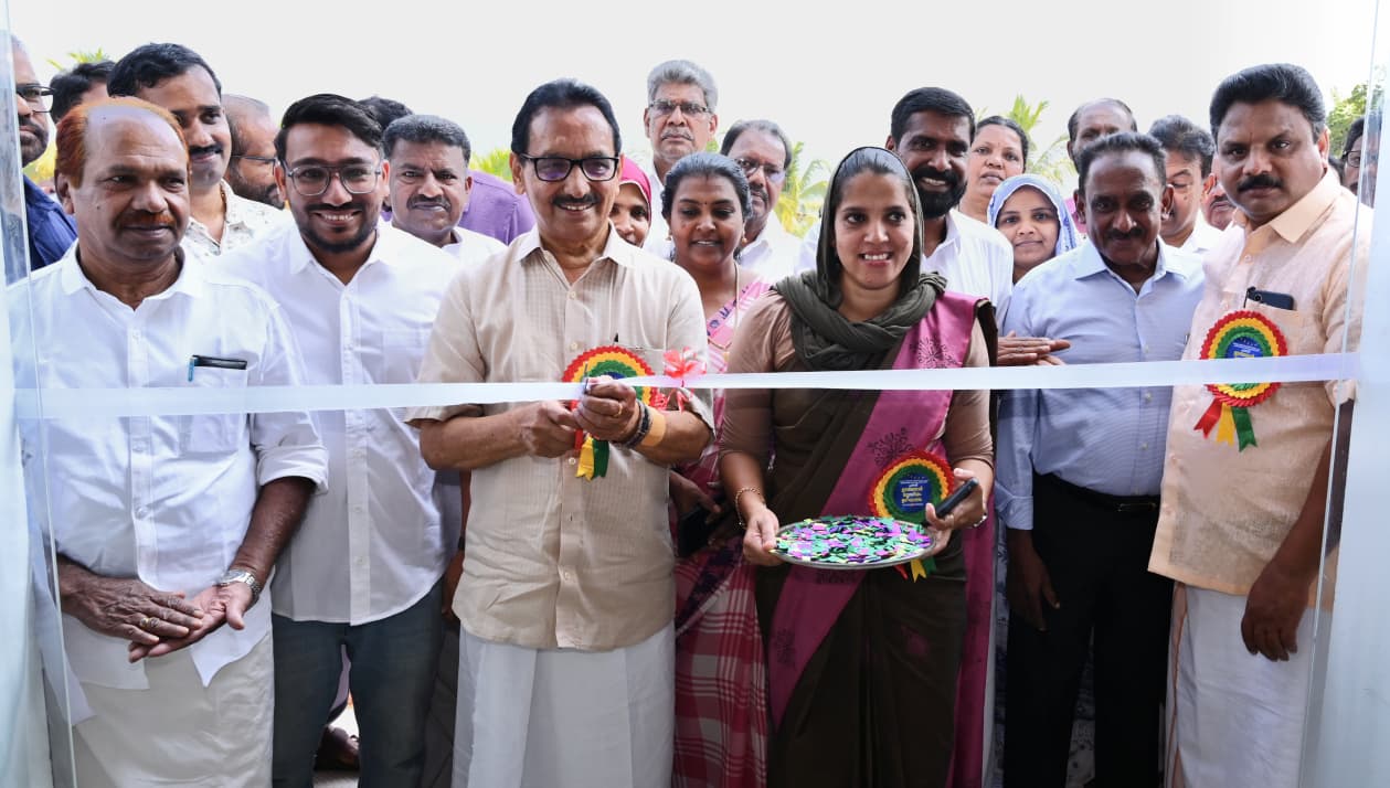 *പാറാട്ട് ഇൻഡോർ സ്റ്റേഡിയം നാടിന് സമർപ്പിച്ചു*