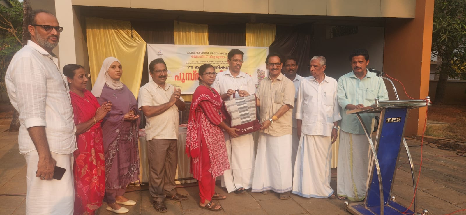 *ജ്യോതിസ് വിദ്യാഭ്യാസ പദ്ധതി; ഗ്രന്ഥശാലകൾക്ക്പുസ്തകങ്ങൾ നൽകി*