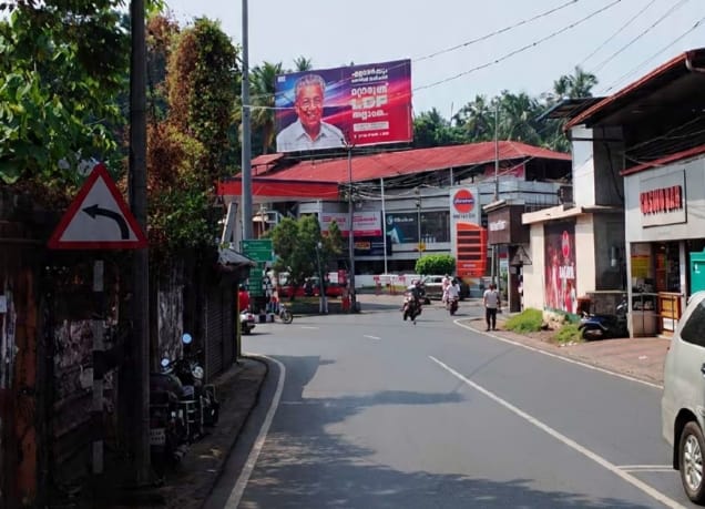 വോട്ടിലെ കൗതുകം   മാഹിയിൽ   ബോർഡിലും