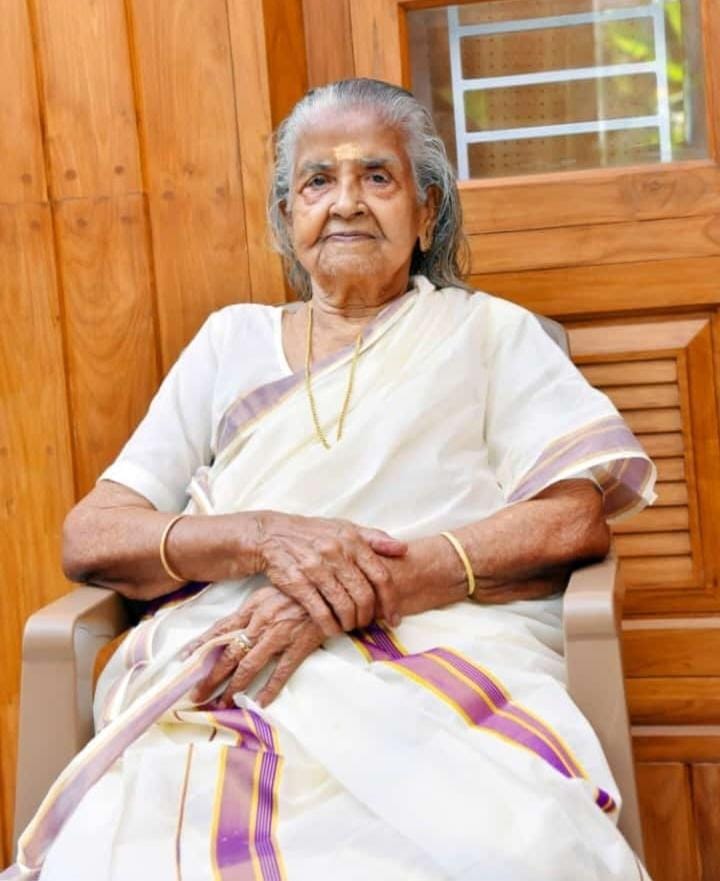 വി കെ കാർത്യായനി അമ്മ അന്തരിച്ചു.