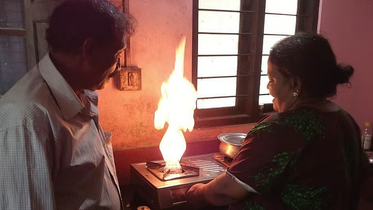 പാചക വാതകം മുറ്റത്തെ കുഴല്‍ക്കിണറില്‍നിന്നു വരും; രത്നമ്മയുടെ അടുക്കളയില്‍ ഒരു പ്രതിസന്ധിയുമില്ല!