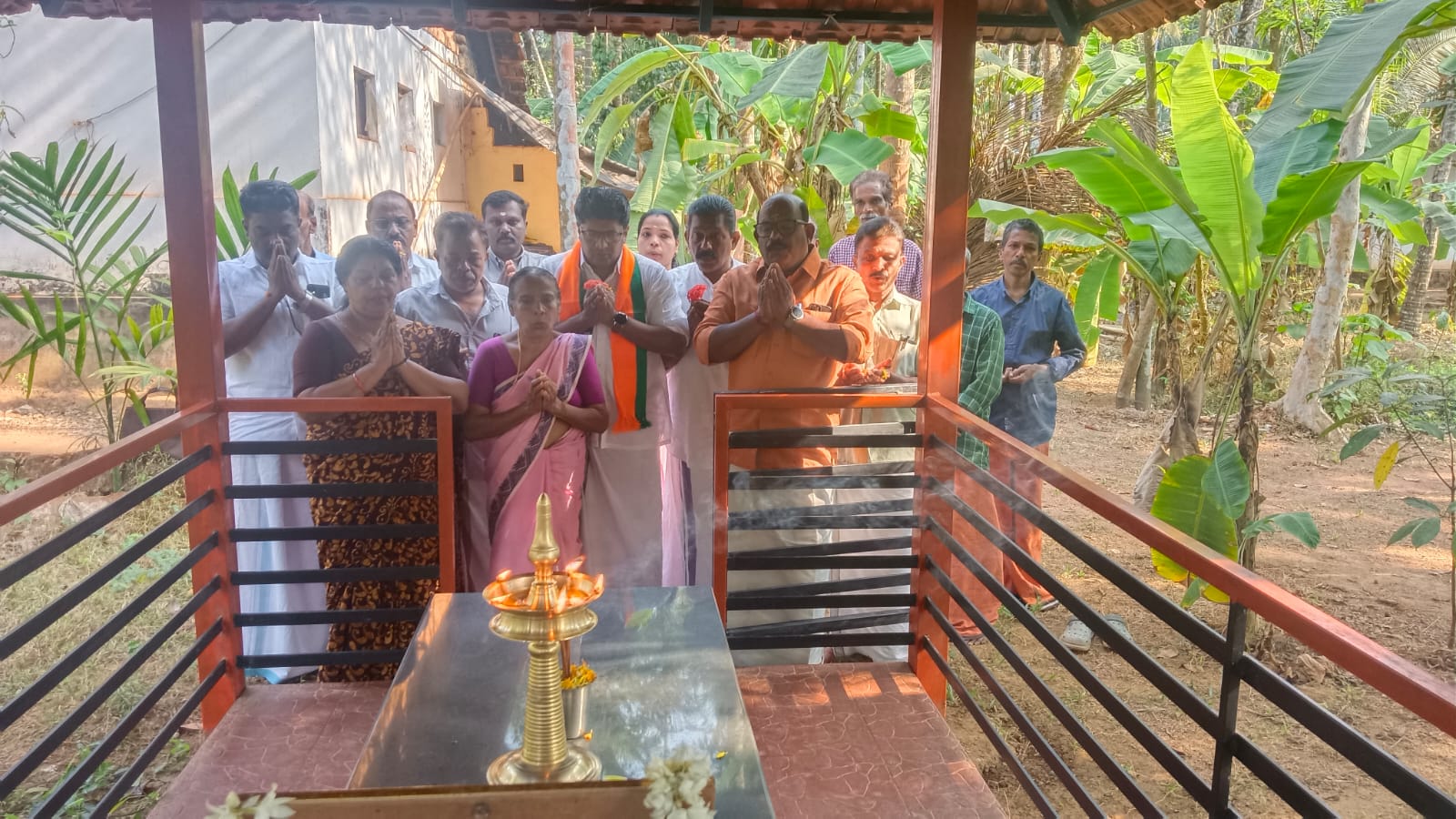 *സ്മൃതി മണ്ഡപങ്ങളിൽ പുഷ്പാർച്ചന നടത്തി*