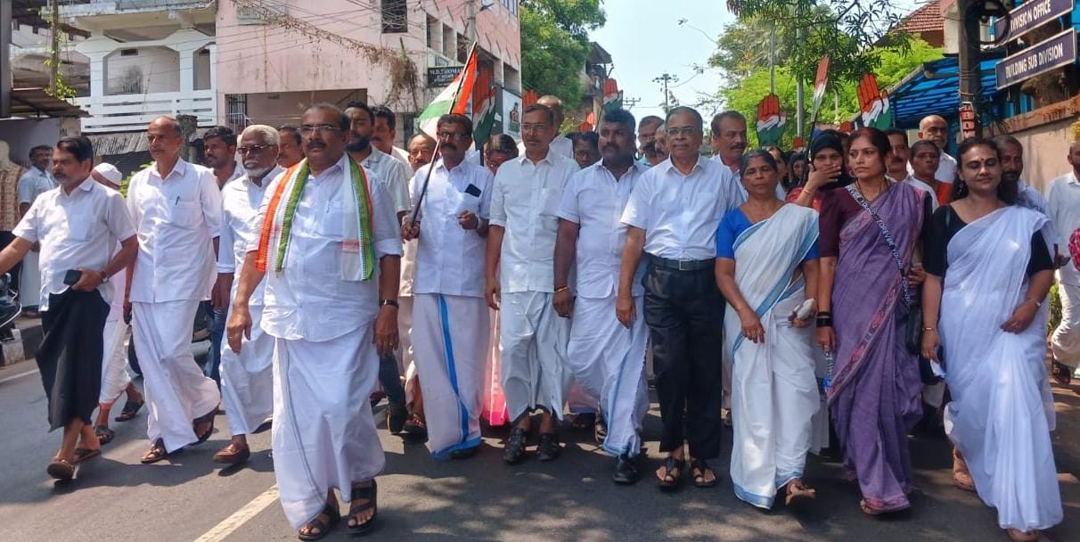 *പുതുച്ചേരി നിയമസഭ തിരെഞ്ഞെടുപ്പ്: മാഹിയിൽ കോൺഗ്രസ്സ് സ്ഥാനാർത്ഥി രമേശ് പറമ്പത്ത് പത്രിക നൽകി*