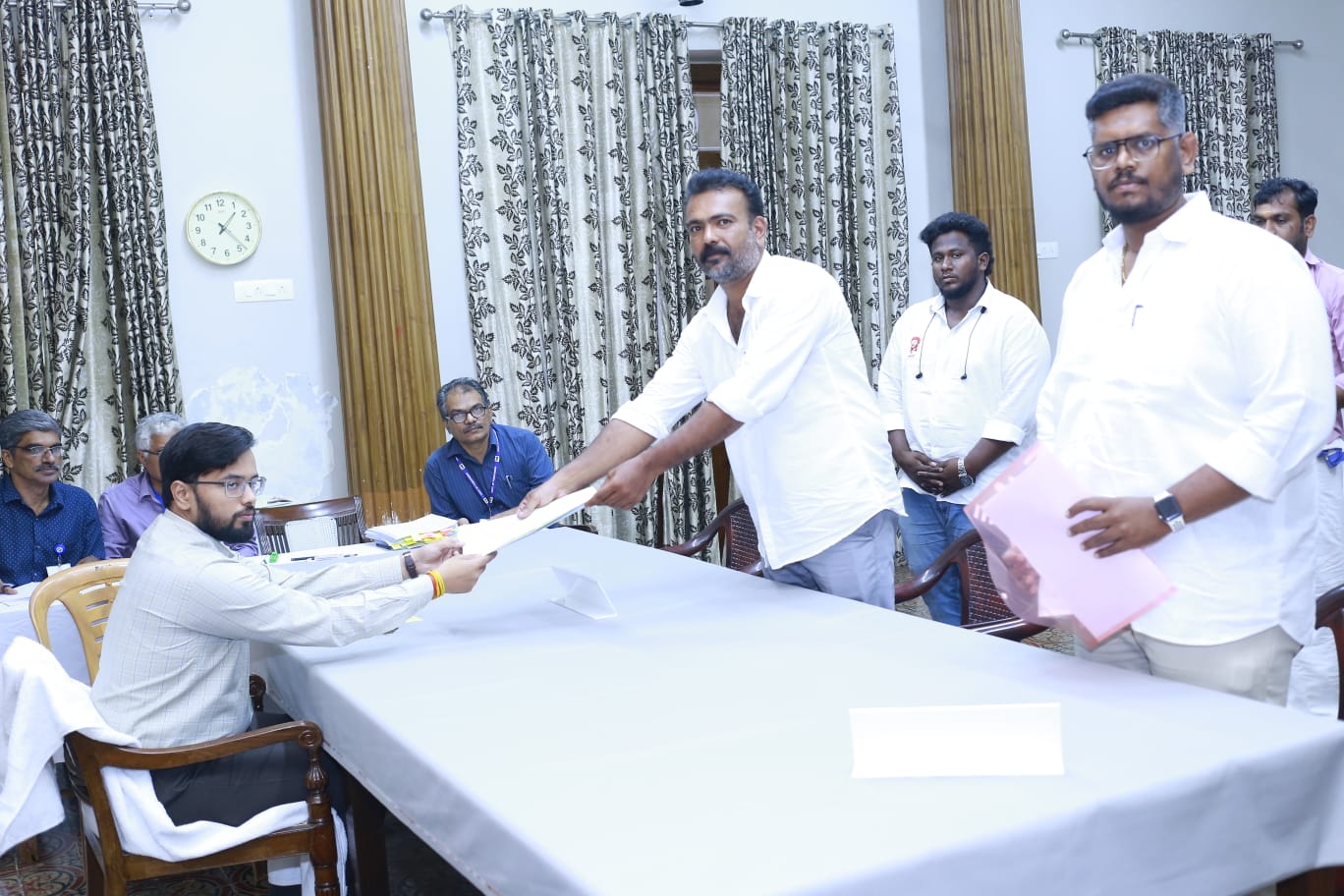 *ടി വി കെ (തമിഴക വെട്രി കഴകം ) പാർട്ടി സ്ഥാനാർത്ഥി മള്ളായി പ്രീജേഷ് പത്രിക സമർപ്പിച്ചു*