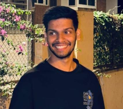 *കോഴിക്കോട്–ബെംഗളൂരു ബസ് അപകടം; അഴിയൂർ സ്വദേശി ആദിത്യ സുരേഷിന് കണ്ണീരോടെ വിട..*