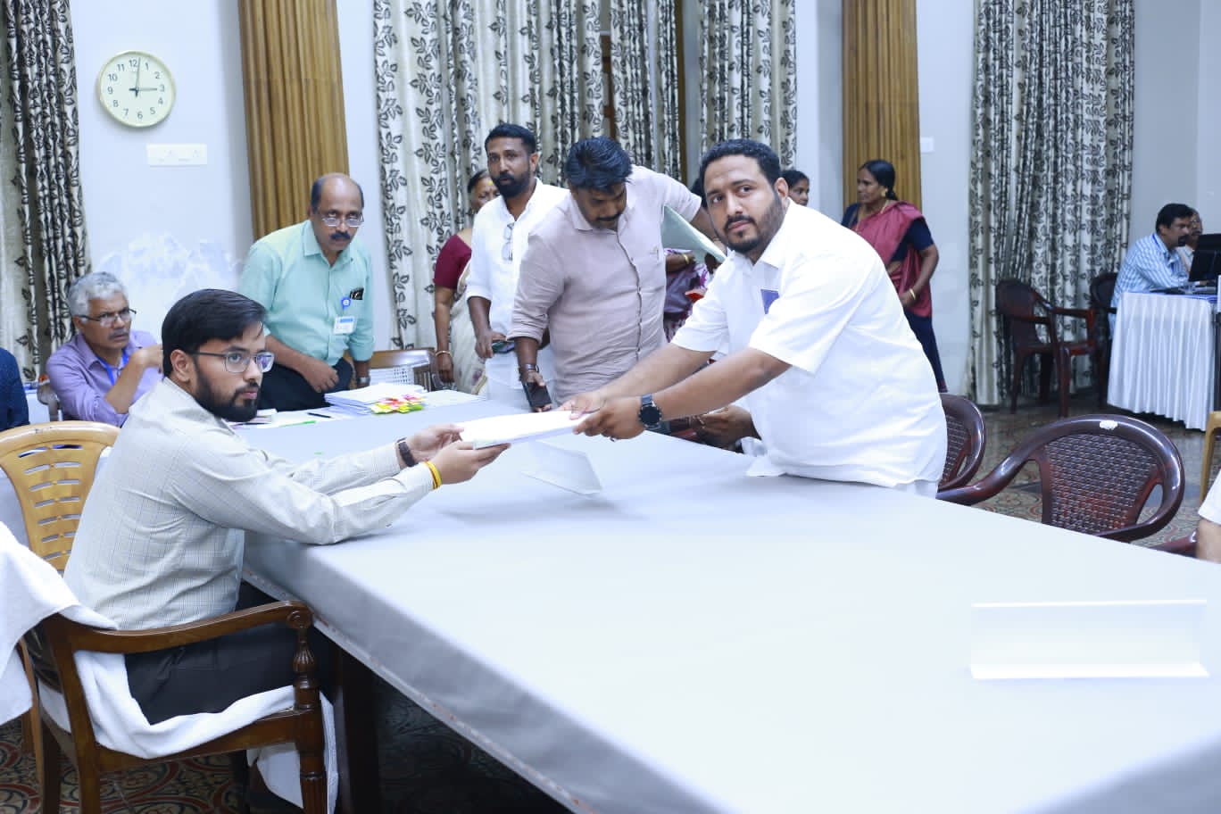 *മുസ്ലീം ലീഗ് മാഹി മണ്ഡലം സ്ഥാനാർഥി മുഹമ്മദ് സമീൽ കാസിം പത്രിക സമർപ്പിച്ചു*