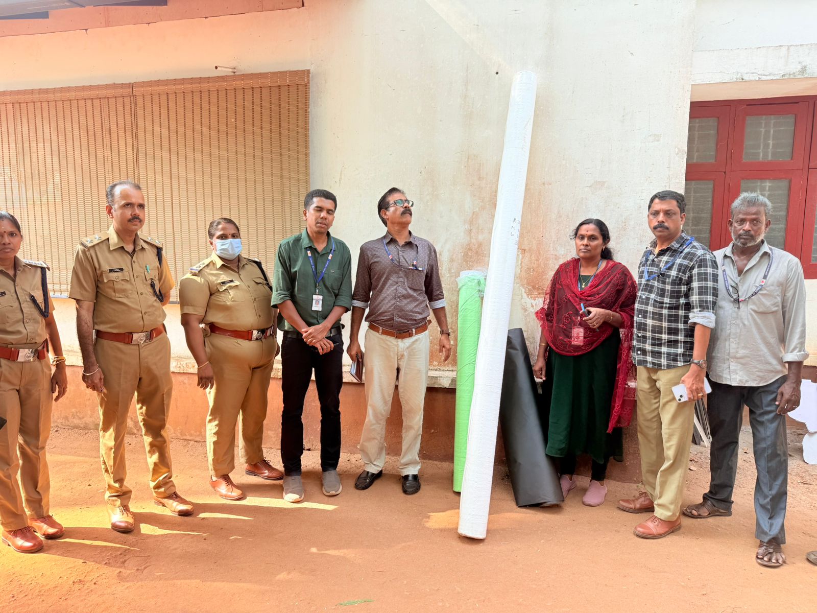 നിയമഭാ തിരഞ്ഞെടുപ്പ് -  1000 കിലോ നിരോധിത പ്രിന്റിങ്ങ് ഉത്പന്നങ്ങൾ പിടിച്ചെടുത്തു.