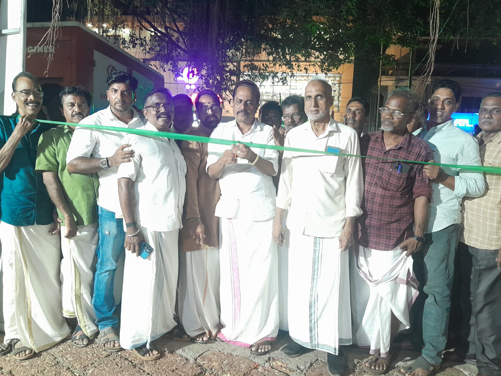 *അഴിയൂരിൽ പഞ്ചായത്ത് ജനകീയ മുന്നണി തിരഞ്ഞെടുപ്പ് കമ്മിറ്റി ഓഫീസ് ഉൽഘാടനം ചെയ്തു