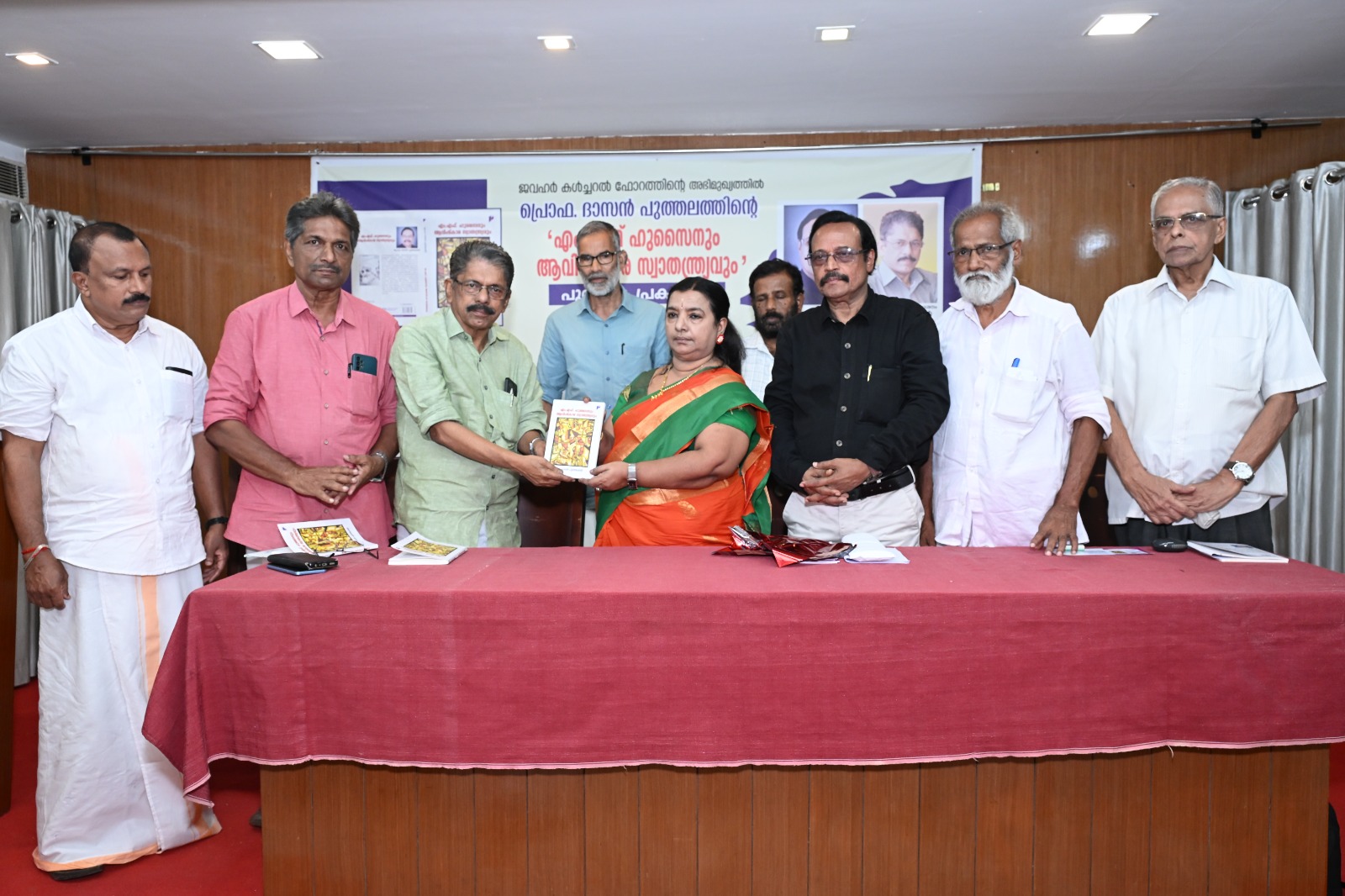 *കമ്യൂണിസ്റ്റ് ഭരണത്തിൽ ആവിഷ്കാരസ്വാതന്ത്ര്യം അന്യമാവുന്നു*   യു.വി. കുമാരൻ