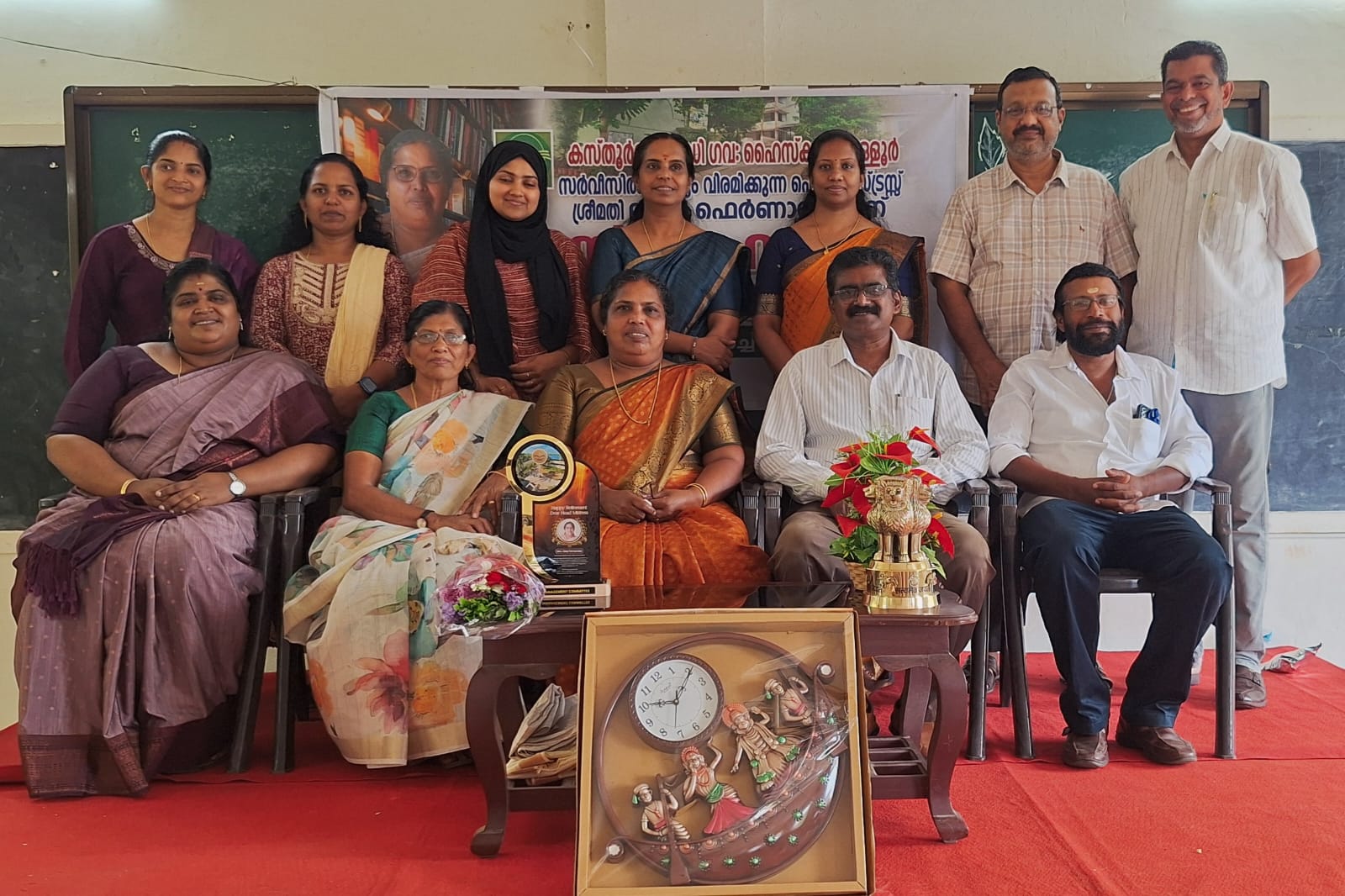 യാത്രയയപ്പ് നൽകി