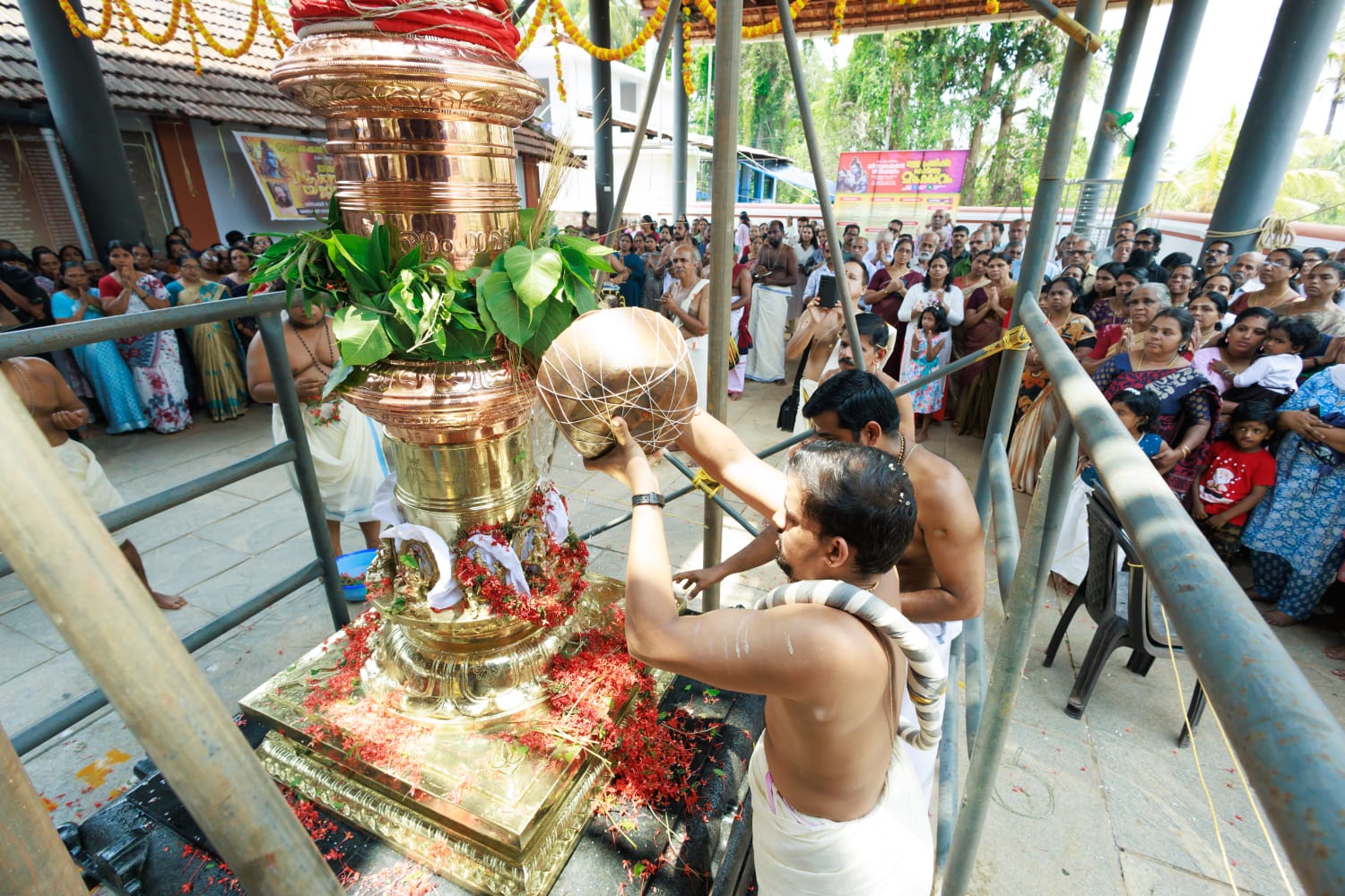 ധ്വജ പ്രതിഷ്‌ഠ ചടങ്ങ്