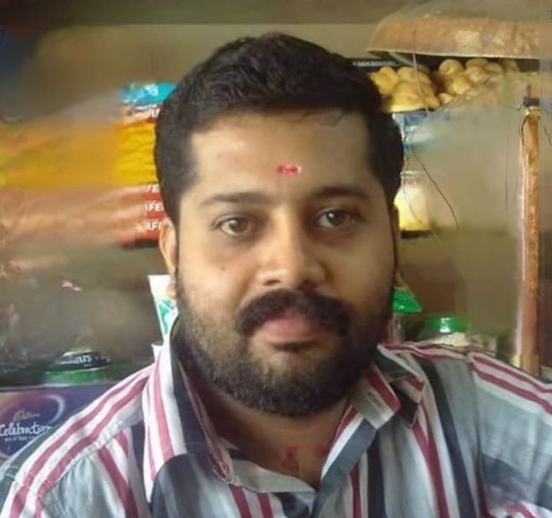 വിജേഷ്  അന്തരിച്ചു.