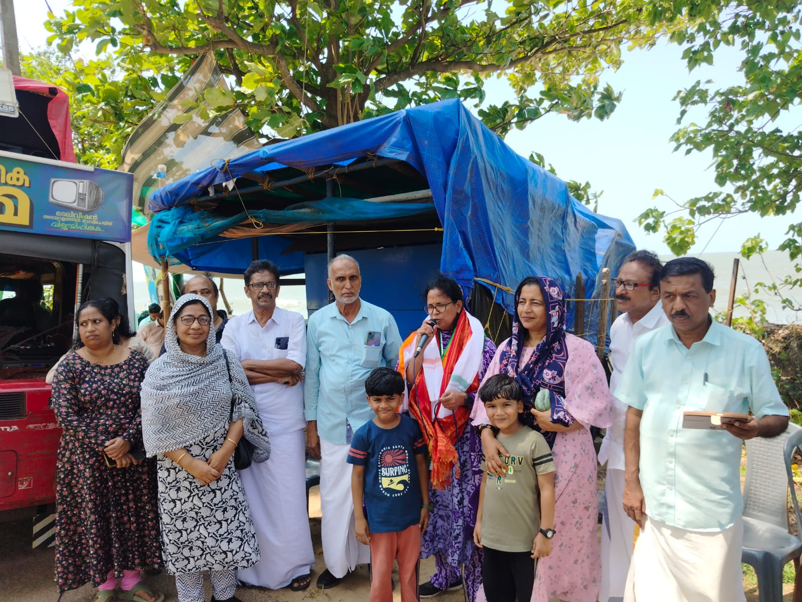 ആവേശ തിരയിളക്കികെ.കെ രമയുടെ കടലോര പര്യടനം.