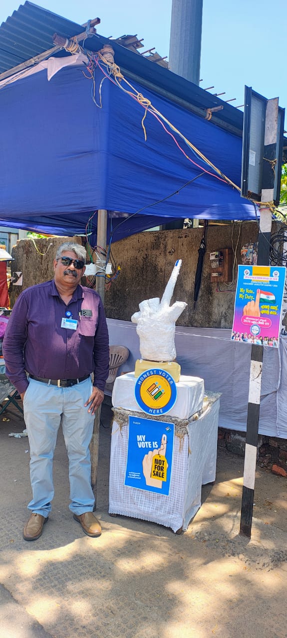 ഇൻസ്റ്റലേഷൻ ആർട്ടിലൂടെ ഇലക്ഷൻ സന്ദേശമൊരുക്കി