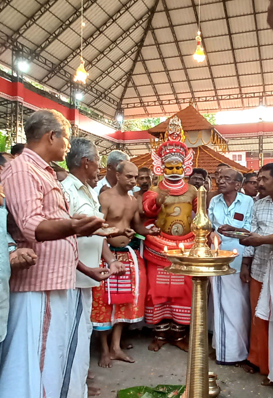 നടപന്തൽ സമർപ്പിച്ചു