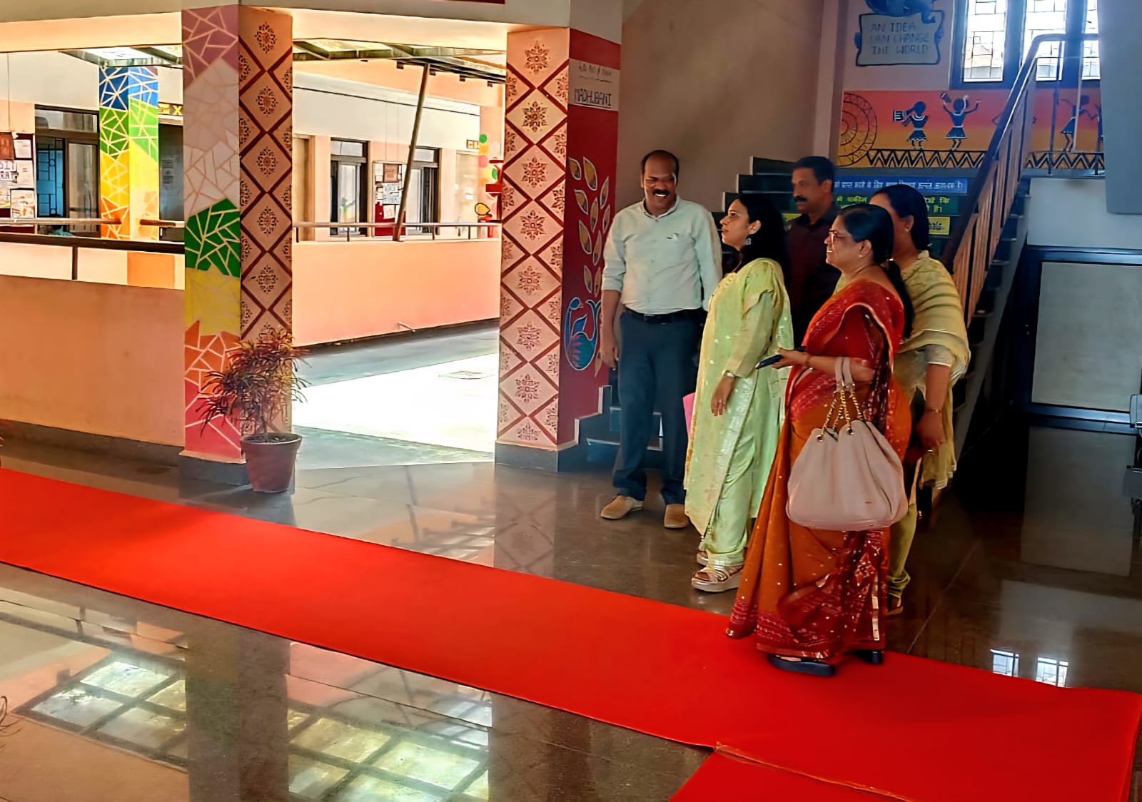 കേന്ദ്ര ആരോഗ്യ കുടുംബ ക്ഷേമ മന്ത്രാലയം ജോ. സെക്രട്ടറി മീര ശ്രീവാസ്തവ പി.എം.ശ്രീ കെ.വി. മാഹി സന്ദർശിച്ചു.