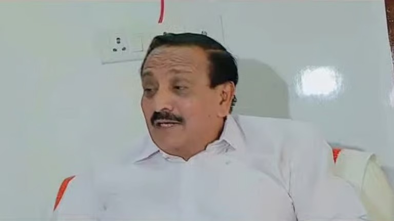 'വോട്ട് എണ്ണുംമുന്‍പേ അടി തുടങ്ങി; മുഖ്യമന്ത്രി തര്‍ക്കം പാര്‍ട്ടിക്ക് ഗുണകരമല്ല; മത്സരിക്കാന്‍ ആവശ്യപ്പെട്ടവര്‍ ഡല്‍ഹിയില്‍ വന്ന് മാറ്റിപ്പറഞ്ഞു'