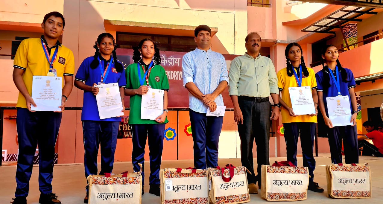 ദേഖോ അപ്‌നാ ദേശ്' ടൂറിസം ബ്രോഷർ രചനാ മത്സരം മാഹി പി. എം. ശ്രീ. കേന്ദ്രീയ വിദ്യാലയത്തിന് ഒന്നാം സ്ഥാനം..