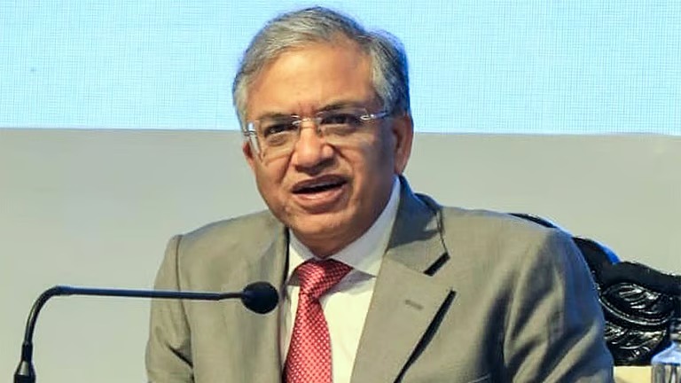 'മുഖ്യ തെരഞ്ഞെടുപ്പ് കമ്മീഷണറെ നീക്കണം'; ഗ്യാനേഷ് കുമാറിനെതിരെ 73 പ്രതിപക്ഷ എംപിമാര്‍ ഒപ്പിട്ട നോട്ടീസ്