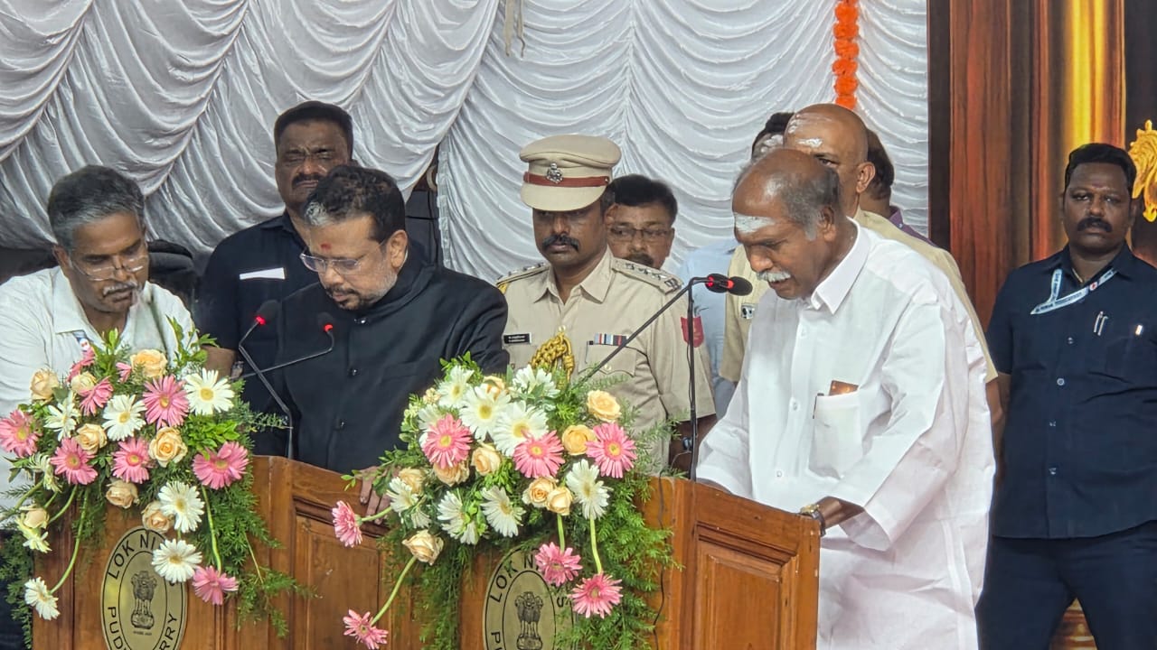 പുതുച്ചേരി നിയമസഭ: എൻ.രംഗസ്വാമി മുഖ്യമന്ത്രിയായി സത്യപ്രതിജ്ഞ ചെയ്തു
