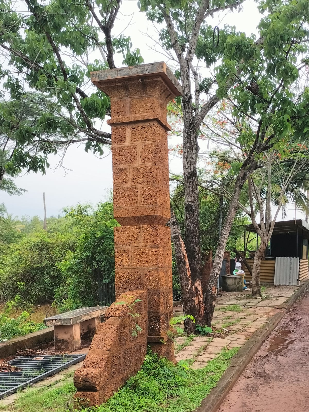 കവിയൂർ-ഒളവിലം ബണ്ട് റോഡിന്റെ ദുരവസ്ഥ പരിഹരിക്കണം