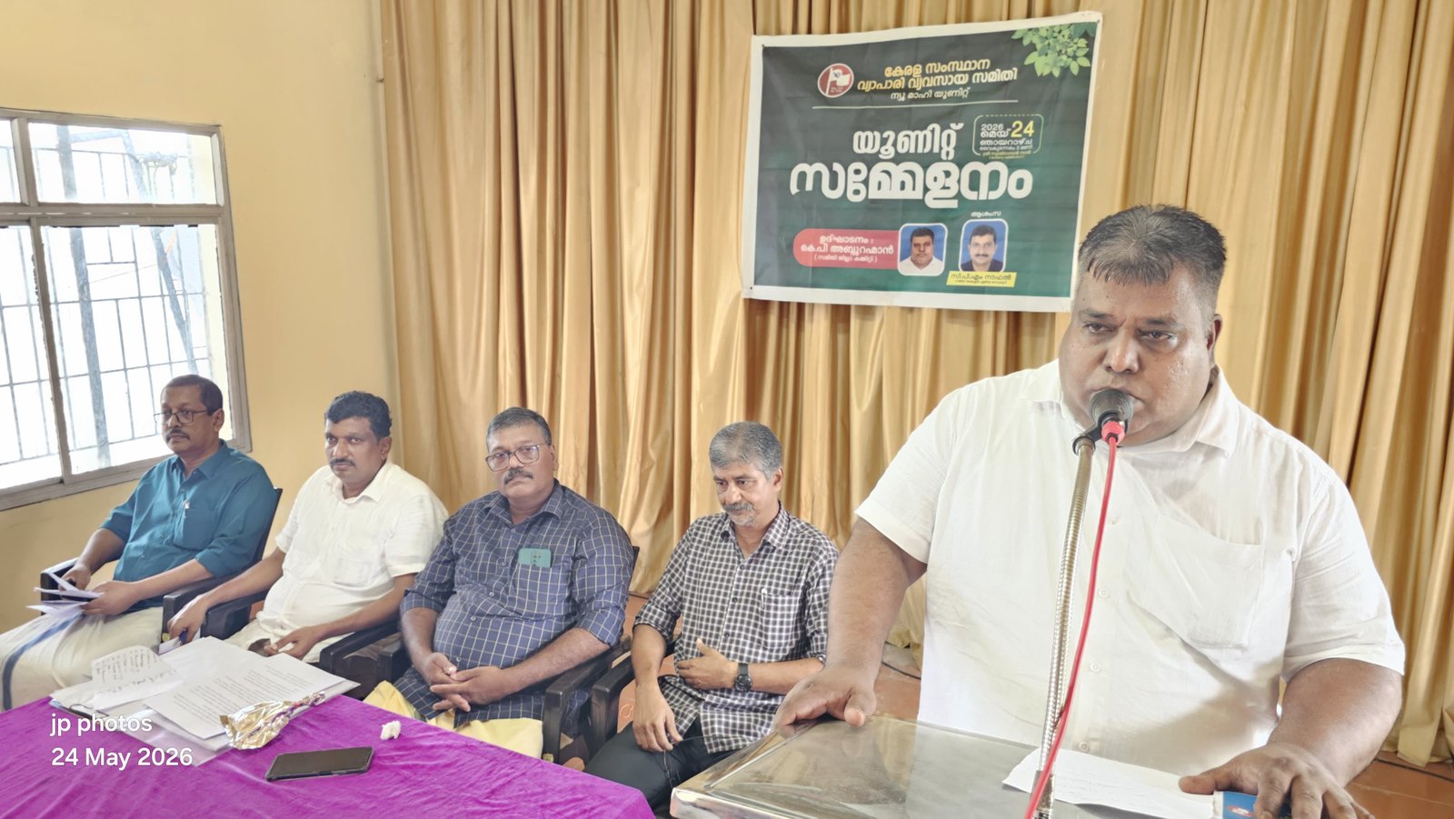 അനധികൃത വഴിയോര കച്ചവടത്തിനെതിരെ നടപടി വേണം