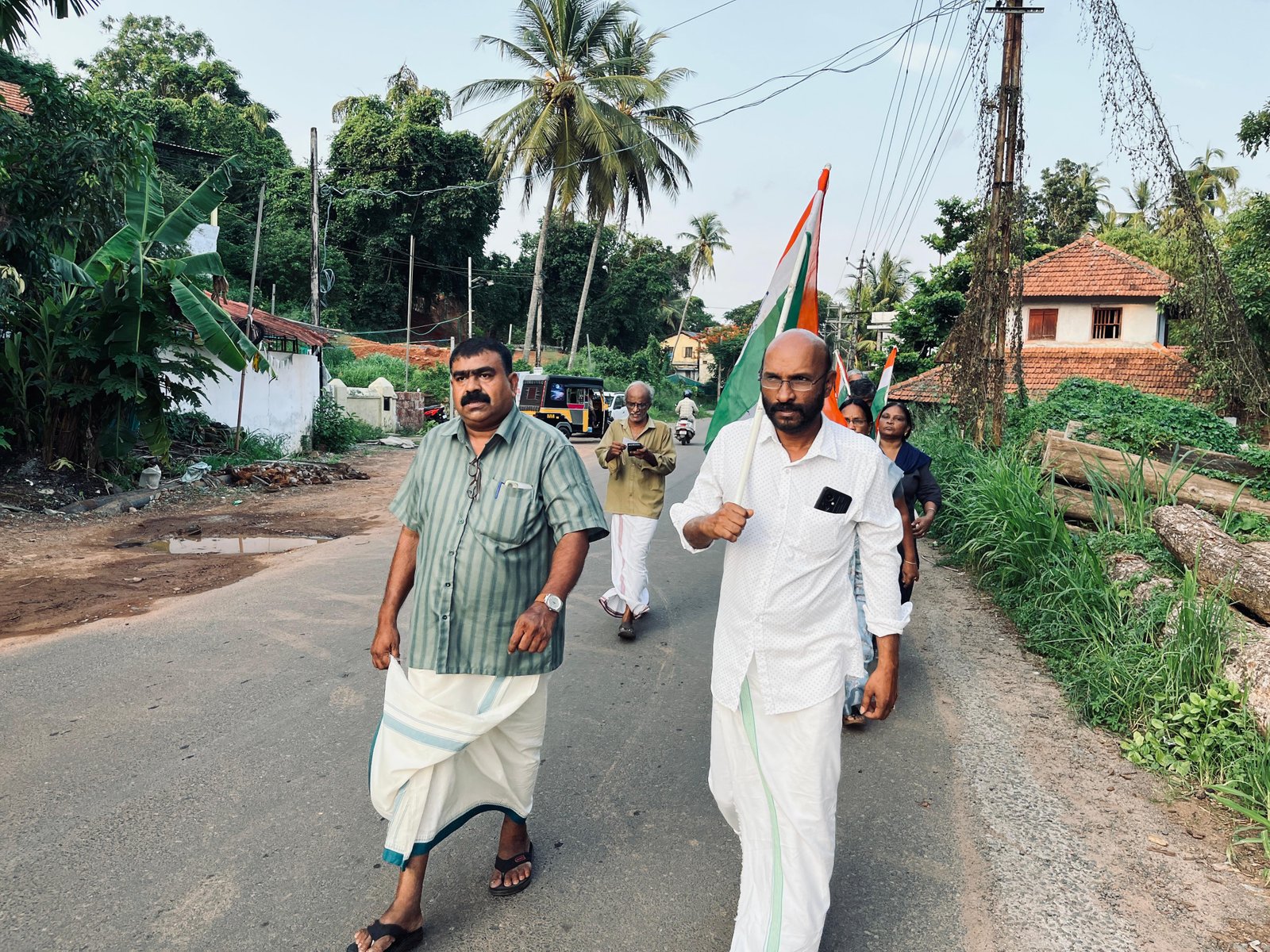 ഇന്ധന വില വർധനവിനെതിരെ ന്യൂമാഹി മണ്ഡലം കോൺഗ്രസ് കമ്മിറ്റി പ്രതിഷേധ പ്രകടനം നടത്തി