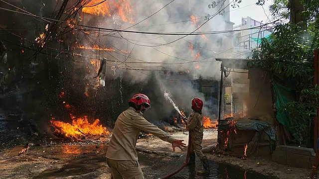 ഡല്‍ഹിയില്‍ റസ്‌റ്റോറന്റില്‍ വൻ തീപിടിത്തം; 21 പേർക്ക് ദാരുണാന്ത്യം, നിരവധി പേര്‍ക്ക് പരിക്ക്
