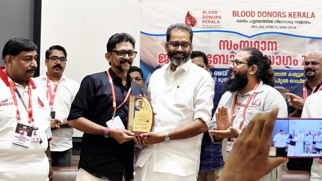 രക്തദാന രംഗത്തെ സ്തുത്യർഹമായ സേവനം: പി. പി. റിയാസ് മാഹിക്ക് സ്നേഹാദരം*