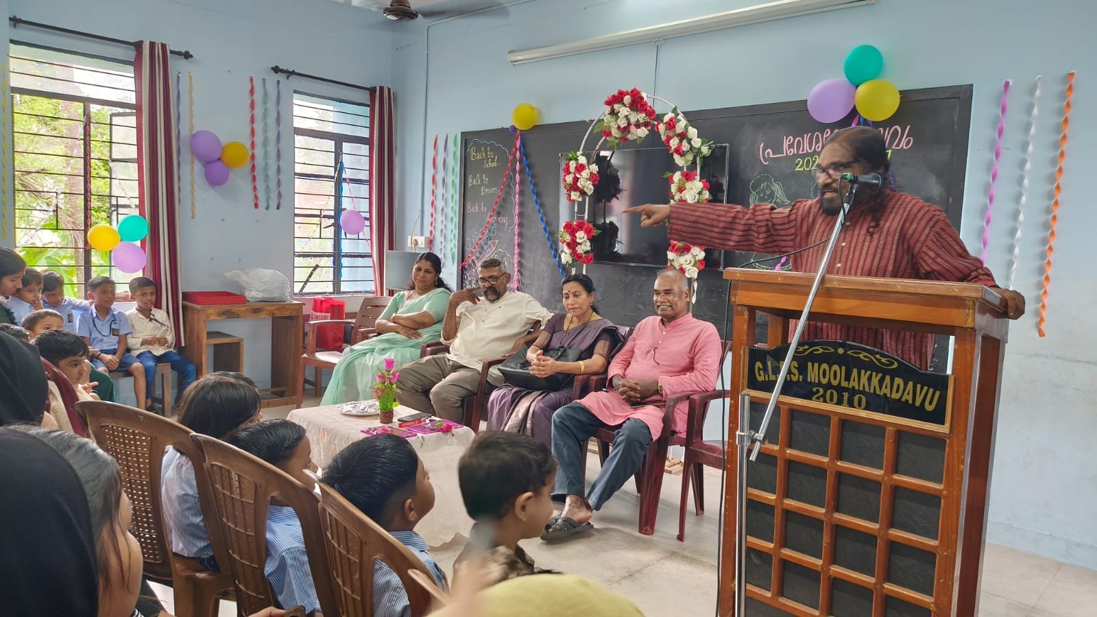 പ്രവേശനോത്സവം  നാടിന്റെ ഉത്സവമായി