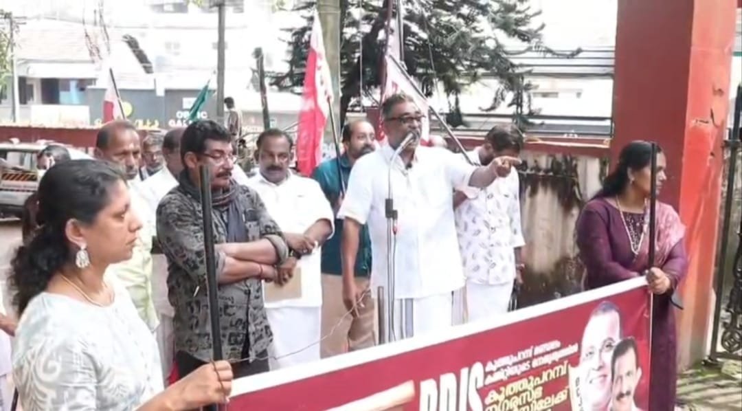 പാനൂർ താലൂക്ക് ആശുപത്രി ബഹു ആരോഗ്യ വകുപ്പ് മന്ത്രി കെ. മുരളീധരന് നിവേദനം നൽകി