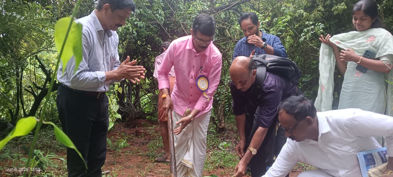 *പരിസ്ഥിതി ദിനത്തിൽ മരങ്ങൾ നട്ടുപിടിപ്പിച്ചു*