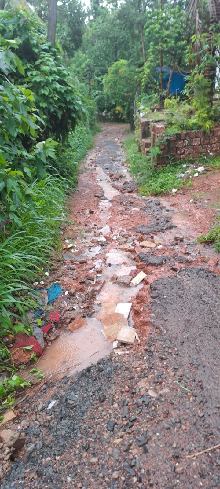 ജലജീവൻ മിഷൻ കുടിവെള്ള പൈപ്പുകളിട്ട റോഡ് ഉഴുത് മറിച്ച പാടം പോലെയായി◾തകർന്ന റോഡിൽ അപകടം പതിവായി