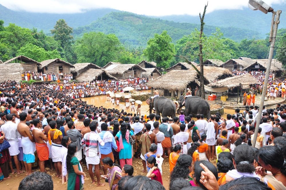 കൊട്ടിയൂരിൽ വൻ തീർത്ഥാടക തിരക്ക്