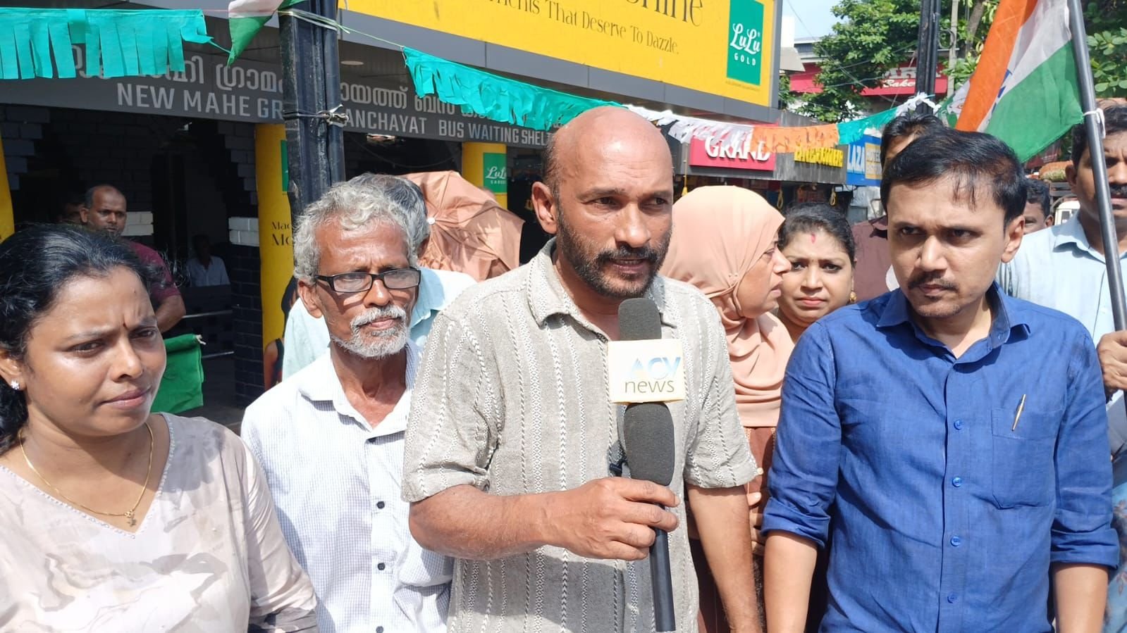ഇന്ദിരാ ഗ്യാരണ്ടി സൗജന്യ യാത്രാ പദ്ധതിക്ക് ഉജ്ജ്വല സ്വീകരണം നൽകി
