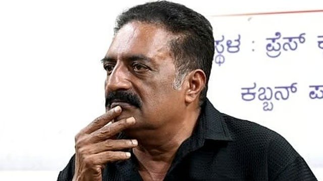 മൂന്ന് സംസ്ഥാനങ്ങളിലായി നാല് വോട്ടര്‍ ഐഡി കാര്‍ഡുകള്‍: നടന്‍ പ്രകാശ് രാജിന് ജാമ്യമില്ലാ വാറന്റ്