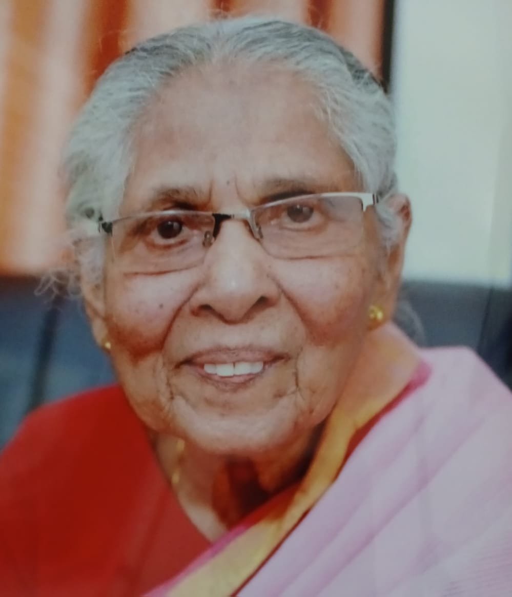 *കക്കാടൻ സാവിത്രി നിര്യാതയായി*