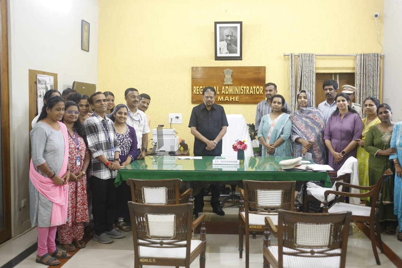 ശമ്പള വർധനവ് അനുവദിച്ച ലെഫ്.ഗവർണ്ണറെ ജീവനക്കാർ ആദരിച്ചു