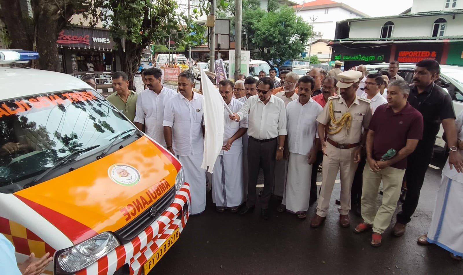 അടൽജി സേവാ ട്രസ്റ്റിന്റെ ആംബുലൻസ് ഗവർണർ ഫ്ലാഗ് ഓഫ് ചെയ്തു