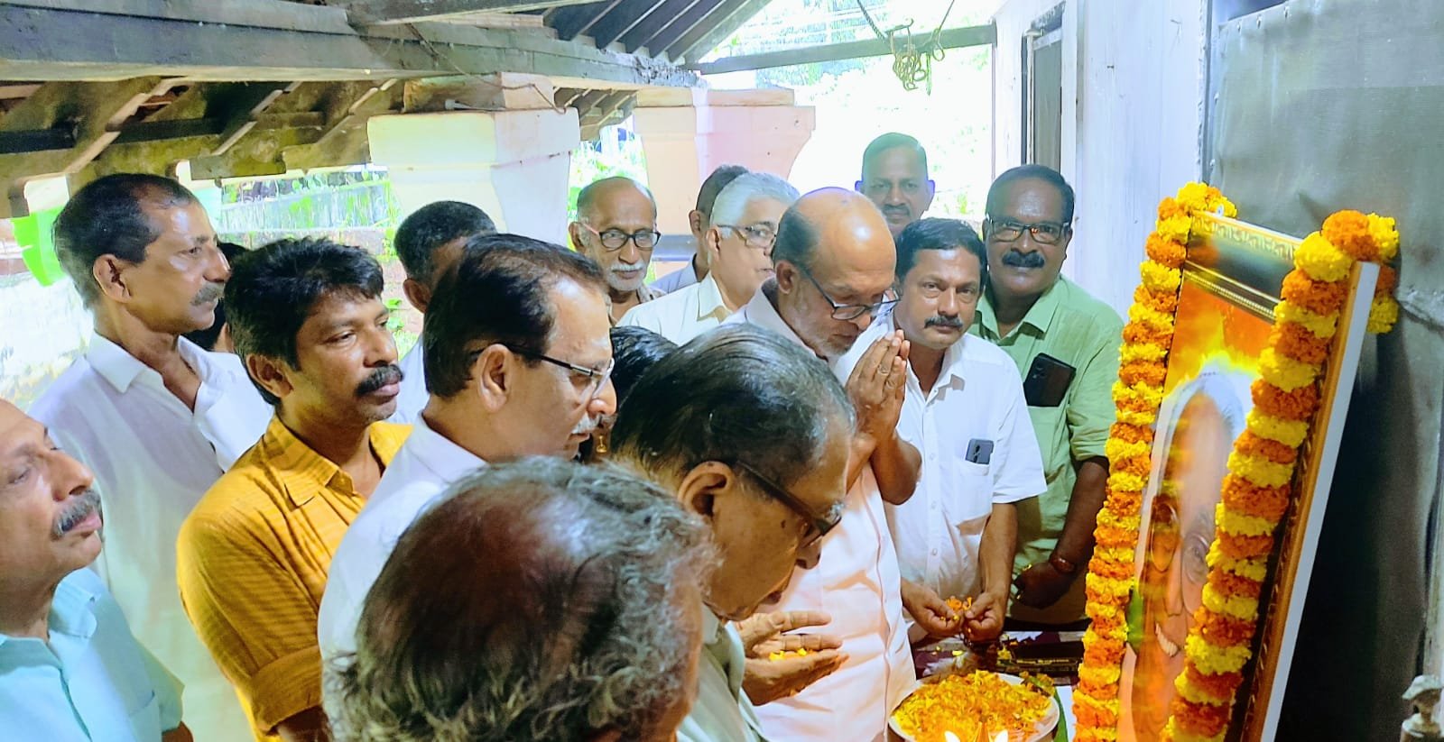 കണ്ണോത്ത് തറവാട്ടിൽ കെ കരുണാകരൻ അനുസ്‌മരണം നടത്തി.  ജന്മവീട് സ്മാരകമാക്കണമെന്ന് ആവശ്യം.