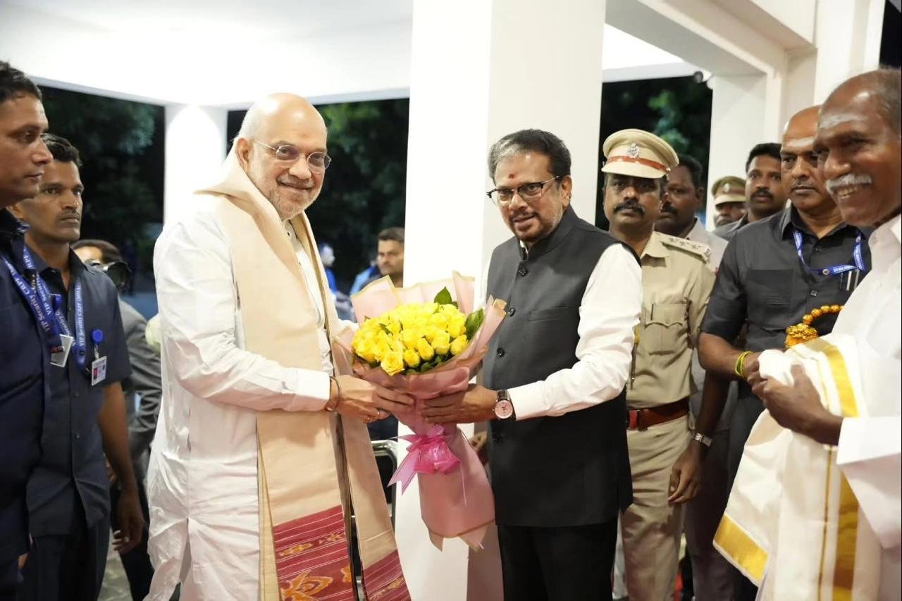 പുതുച്ചേരിയിലെത്തിയ അമിത് ഷായ്ക്ക് ഊഷ്മള സ്വീകരണം