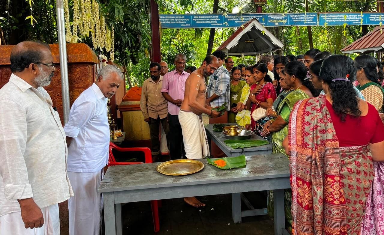 ഭക്തിസാന്ദ്രമായി ആയില്യം നാൾ ആഘോഷം