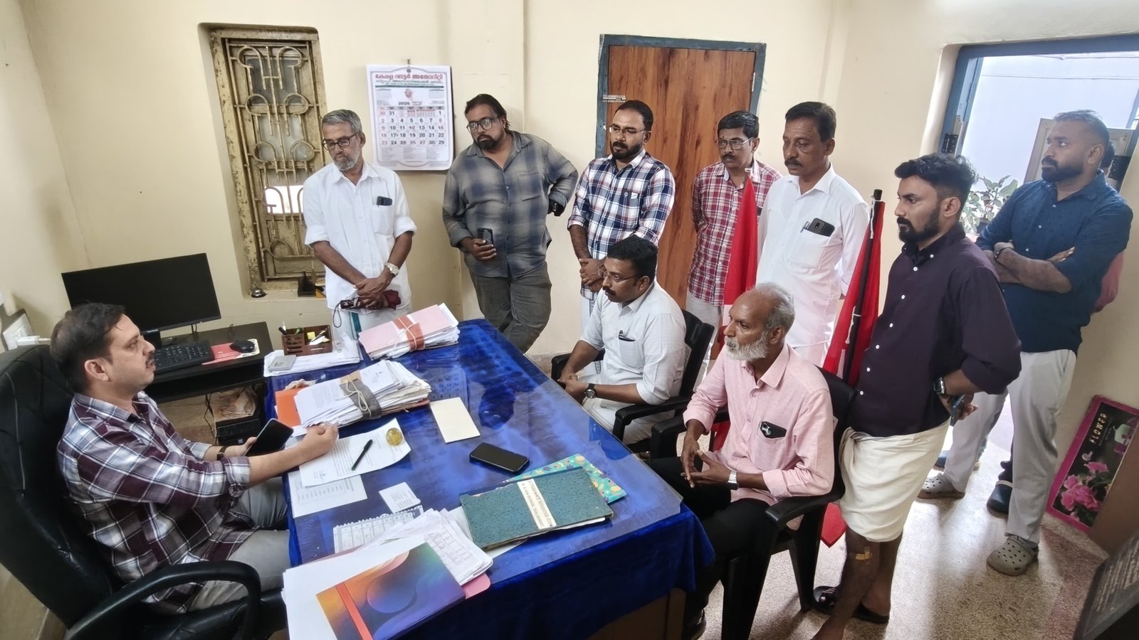*കുറിച്ചിയിൽ പി.എച്ച്.ഇ.ഡി ശുദ്ധ ജല വിതരണ പദ്ധതി പുനഃസ്ഥാപിക്കുക - സിപിഐഎം വാട്ടർ അതോറിറ്റി അസിസ്റ്റൻ്റ് എക്സിക്യൂട്ടീവ് എഞ്ചിനീയറെ ഉപരോധിച്ചു*