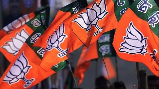 പാറളത്ത് ബിജെപിക്ക് ഭരണം നഷ്ടമായി; യുഡിഎഫിന്റെ അവിശ്വാസ പ്രമേയത്തെ പിന്തുണച്ച് എൽഡിഎഫ്