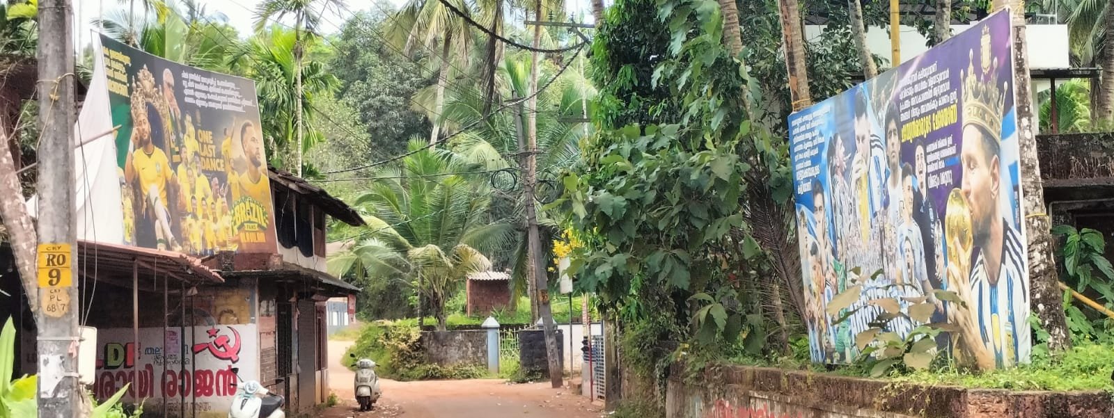റോഡരികിൽ കെട്ടിയ ബോർഡും പോസ്‌റ്റുകളും നീക്കാനുള്ള നടപടി സ്വീകരിക്കുക