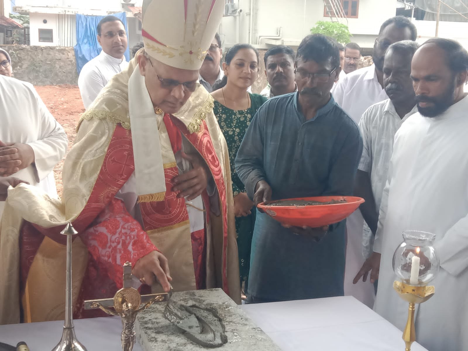 വൈദിക മന്ദിരത്തിന്റെ ശിലാസ്ഥാപനം നടന്നു.