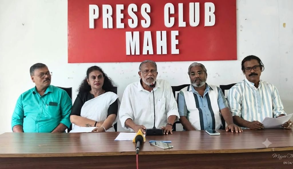 ടി. പത്മനാഭനുമായി  മുഖാമുഖം : "പ്രകാശം പത്മനാഭ"വും  പ്രശാന്ത്  ഒളവിലത്തിന്റെ ചിത്രപ്രദർശനം ഉദ്ഘാടനവും .